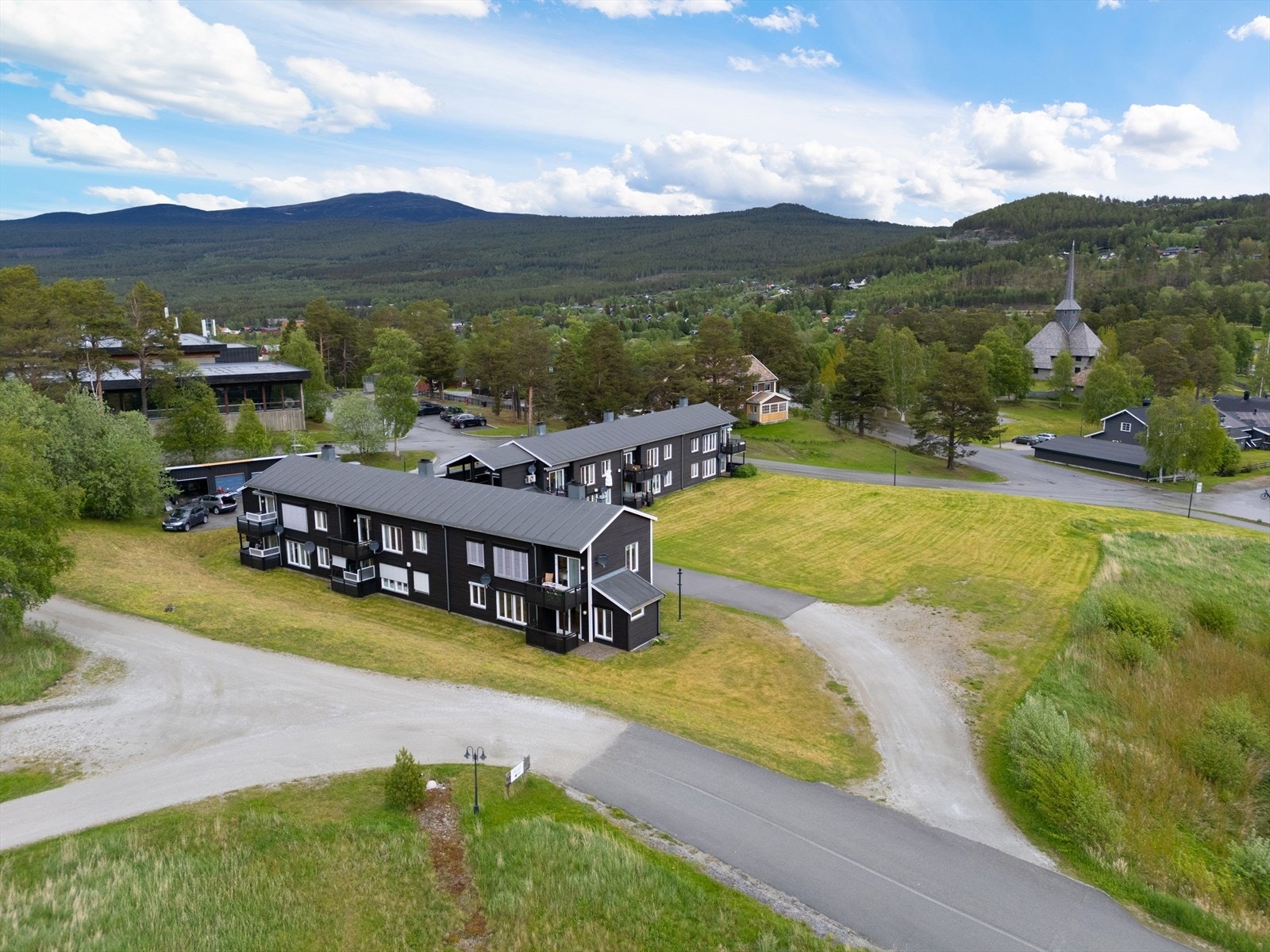 Nærhet til skog og mark gir gode tur- og rekreasjonsmuligheter året rundt. Galleribilde