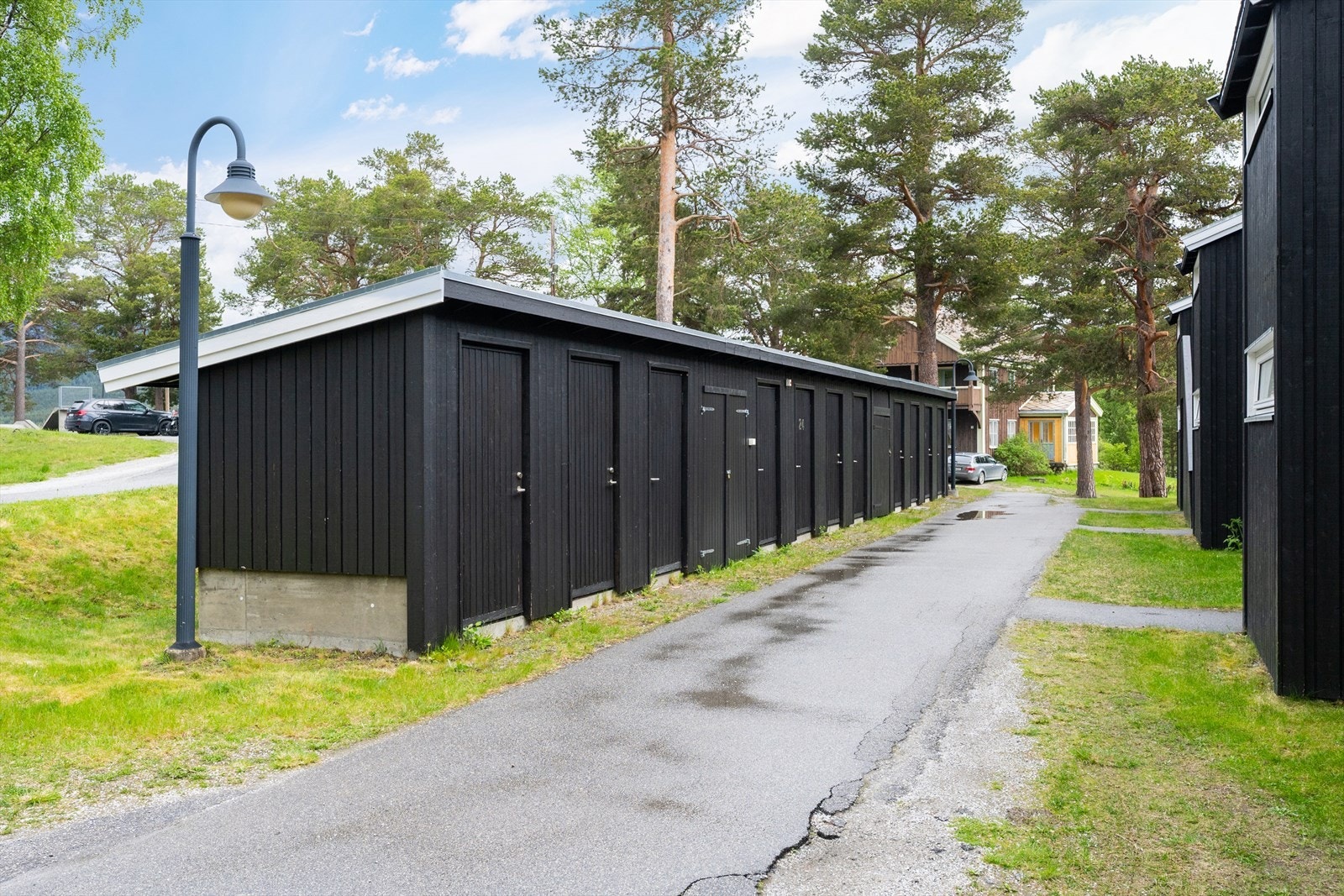 Hver leilighet disponerer en egen bod i felles anlegg. Galleribilde