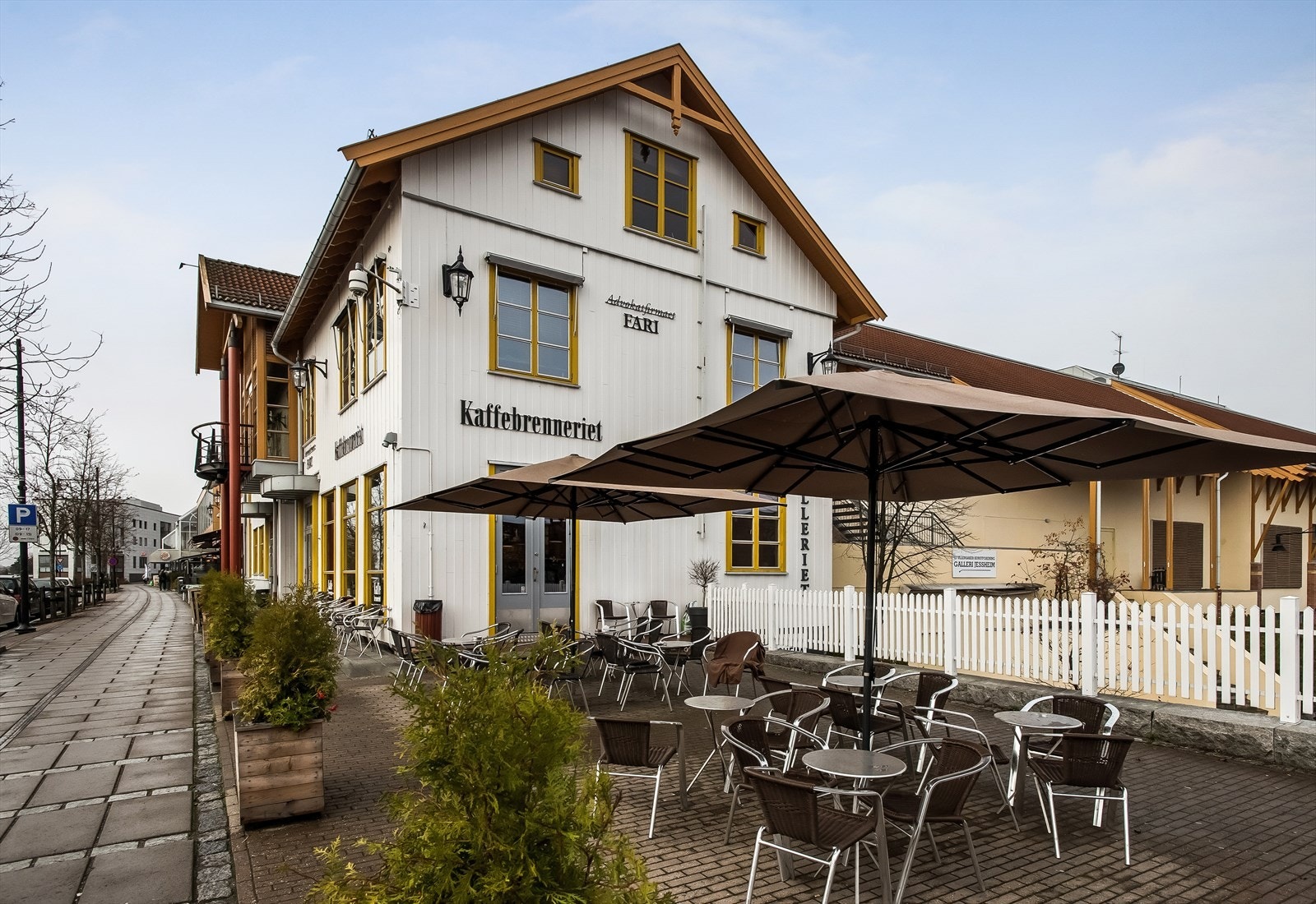 I Storgata er det flere restauranter og på sommeren er det godt med liv på Jessheim dagene. Galleribilde