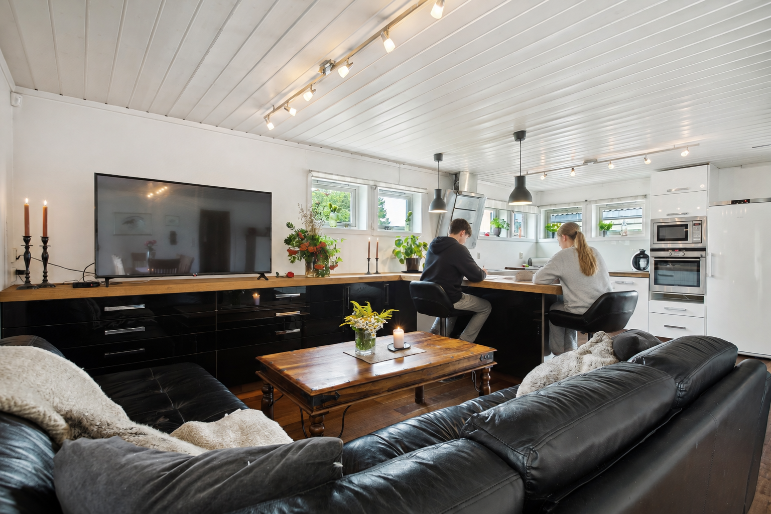 Hyggelig samlingspunkt - her kan man samles til et godt måltid, gjøre lekser, innta sofaen og se en god film. Galleribilde