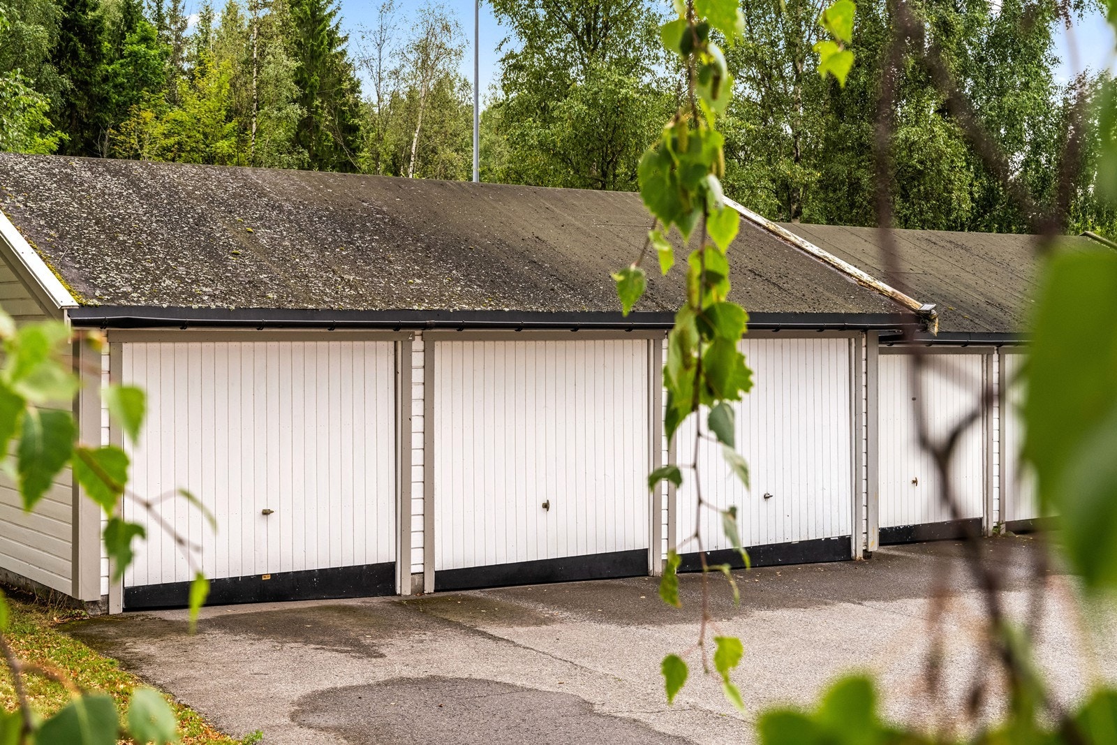 Det medfølger garasjeplass i felles garasjerekke på 16 kvm. Galleribilde