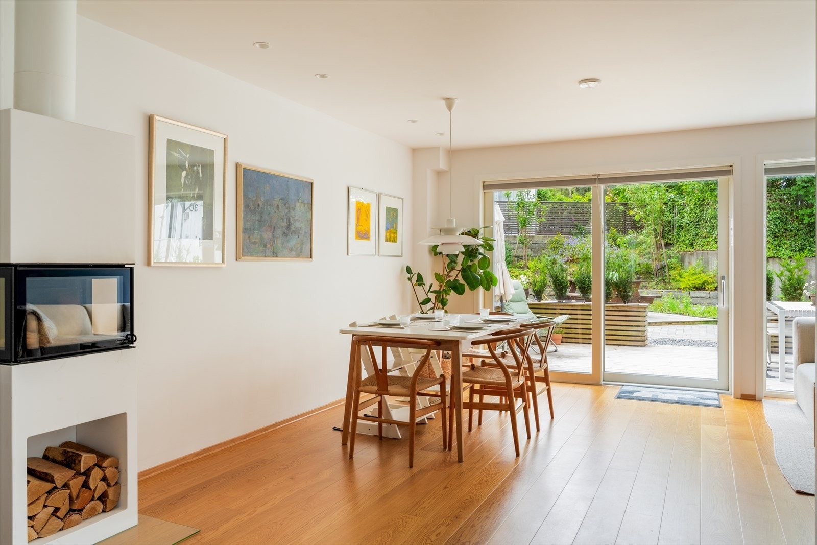 Rikelig med plass til spisestueinnredning - her er det plass til hele familien! Galleribilde