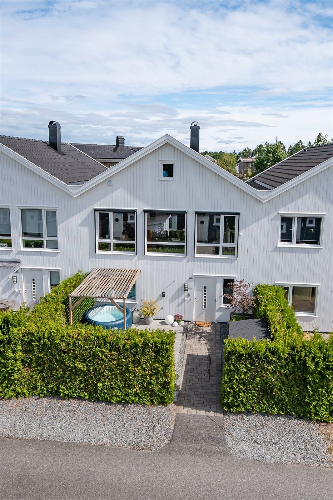 Taket er tekket med betongtakstein. Galleribilde