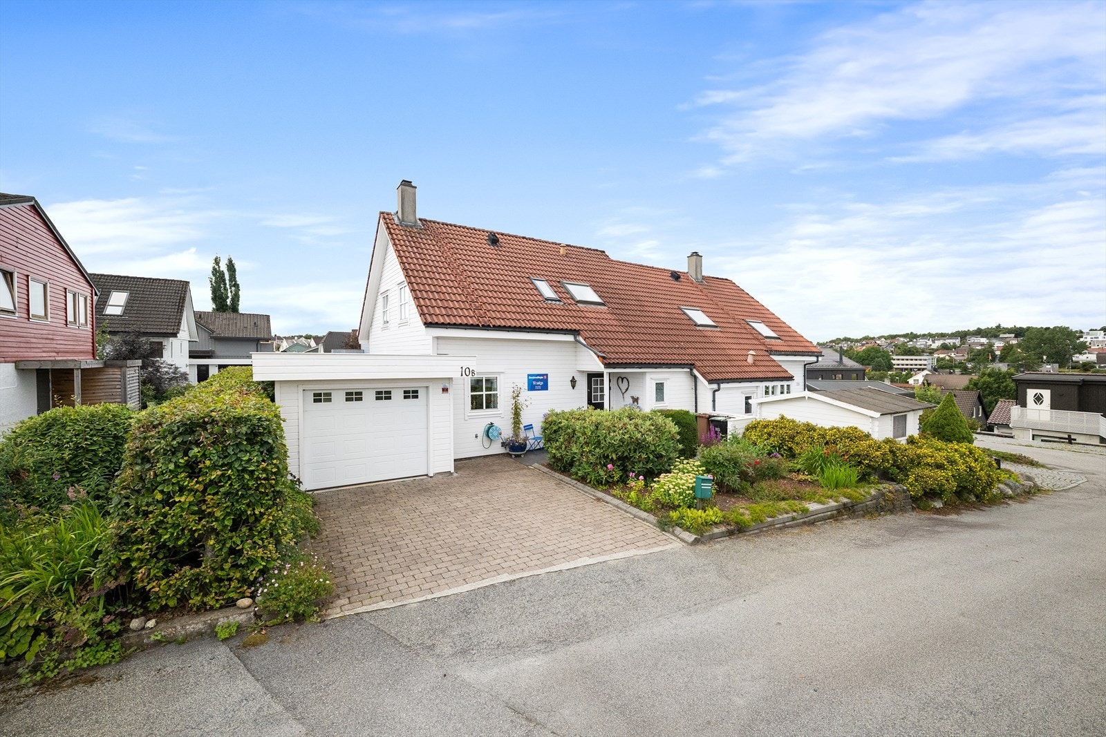 EiendosmMegler1 v/Sjur Svihus presentere denne kjekke VD i Einerholen 10B på Tasta. Foto: SOAFOTO. Galleribilde