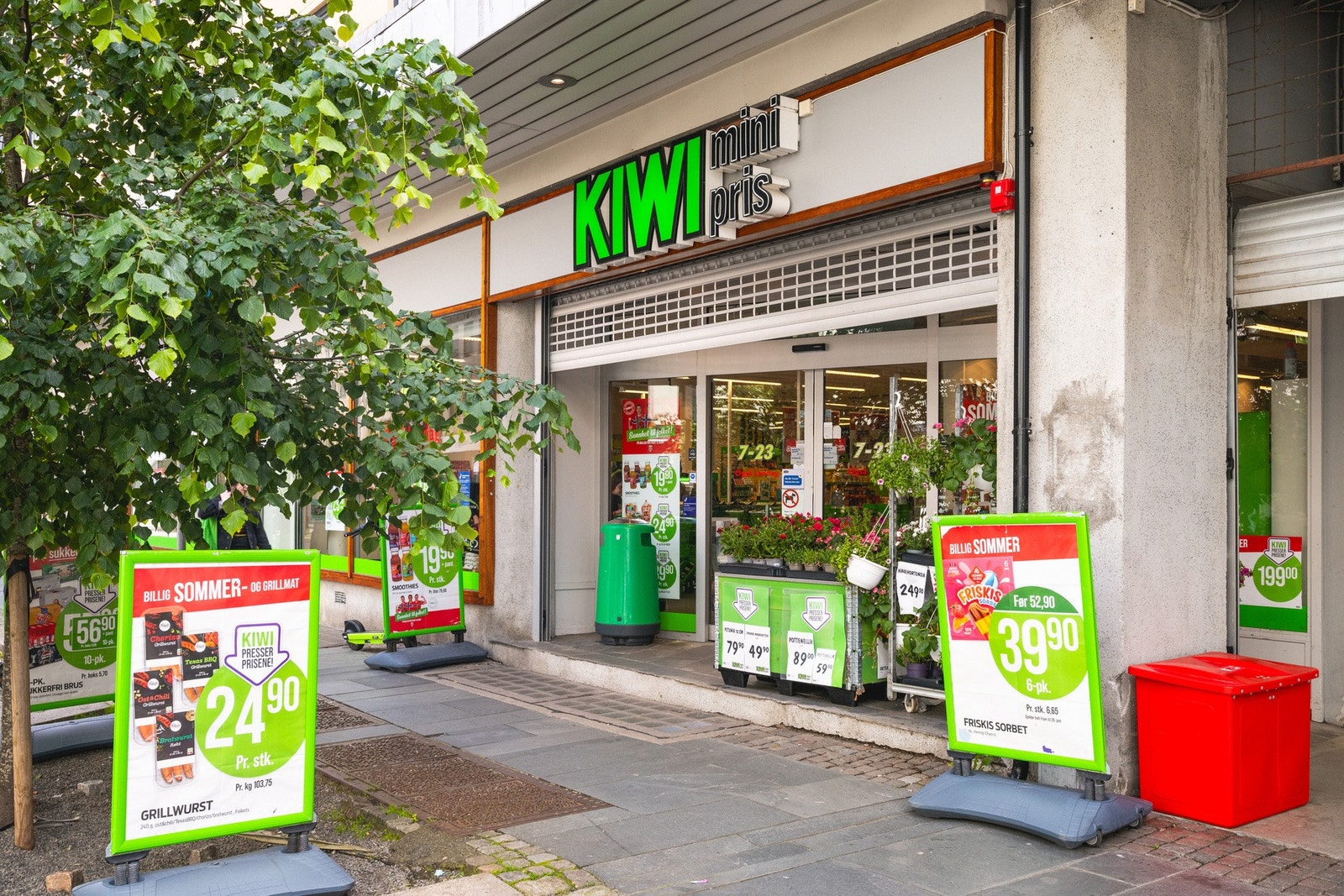 Rett utenfor døren har du KIWI Galleribilde