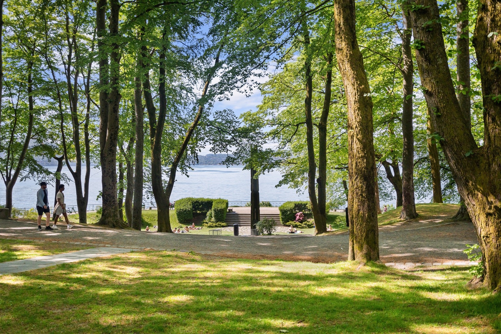 Nordnesparken ligger en kort spasertur unna og er et populært samlingssted med store grøntområder, grillplasser, flott utsikt over Byfjorden Galleribilde