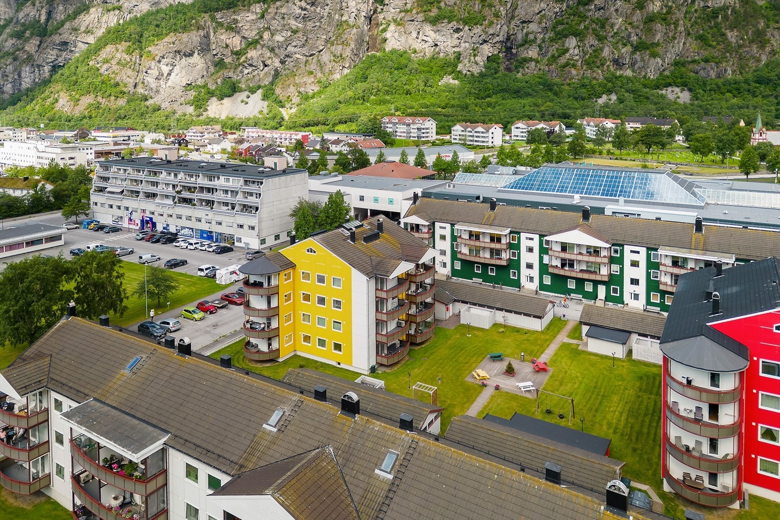 Parkering er oppmerket i gate, flytende parkering Galleribilde