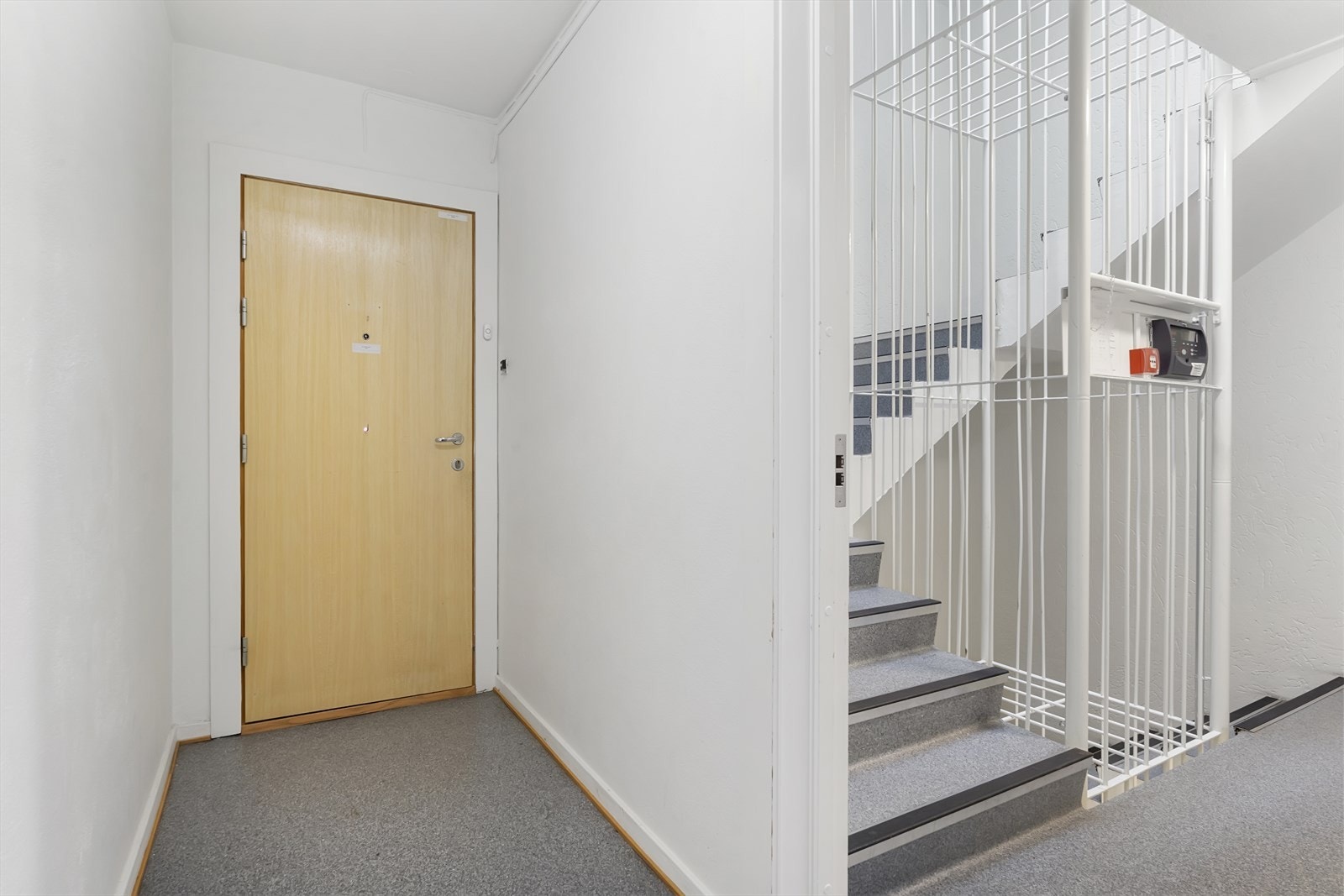 Inngang fra fellesgang Galleribilde