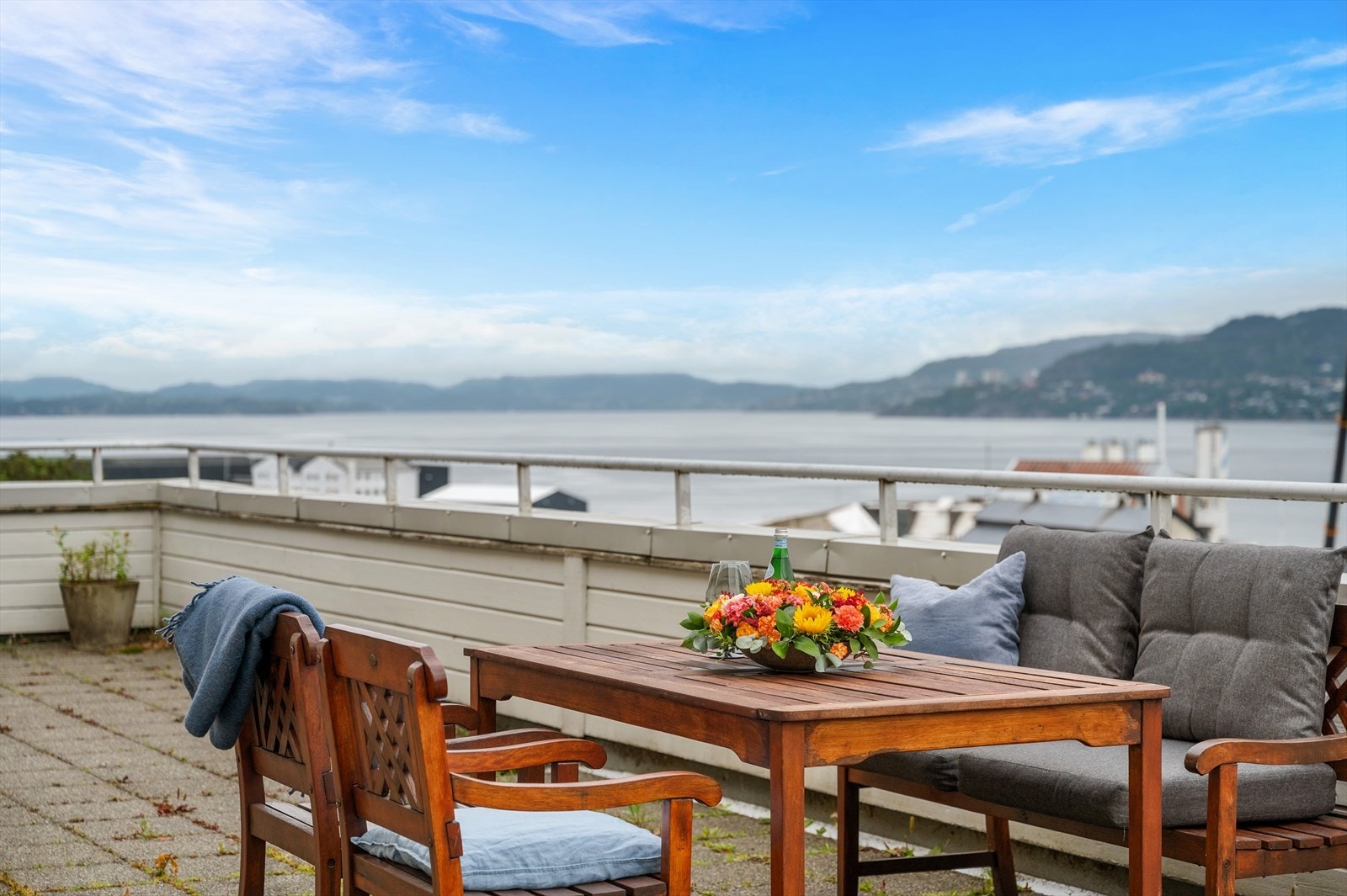 Felles terrasse i borettslaget. Galleribilde