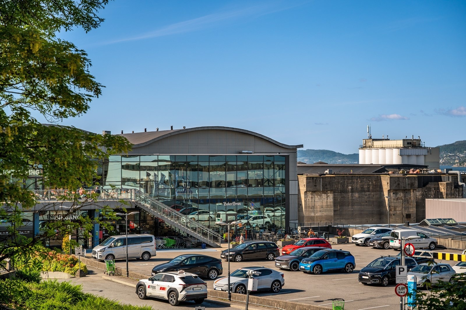 Gangavstand til Laksevåg senter. Galleribilde