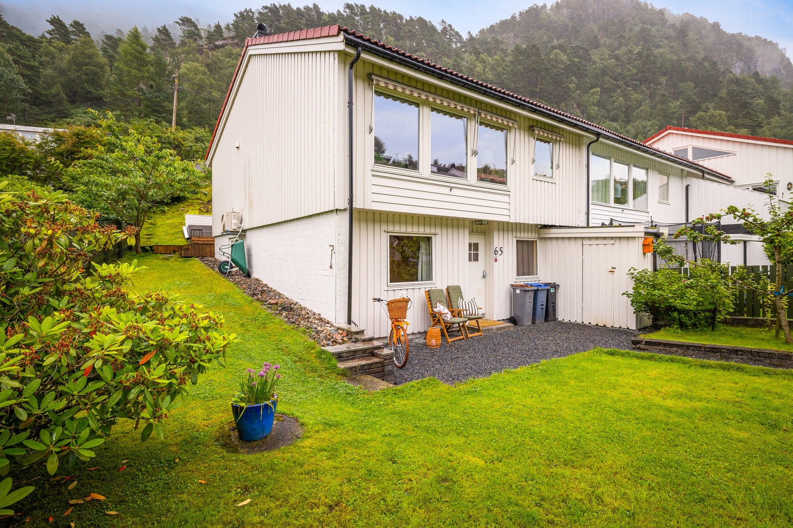 - Her bor man i fredelige og tilbaketrukne omgivelser i et veletablert boligområde på Laksevåg - Galleribilde