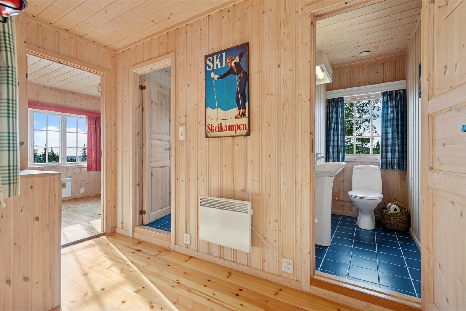 Lys og hyggelig entré i anneks. Galleribilde