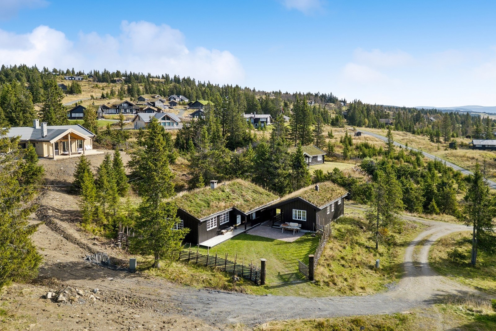 Om sommeren byr nærområdet på et populært og variert turterreng, perfekt for fotturer, sykling og naturopplevelser. Galleribilde