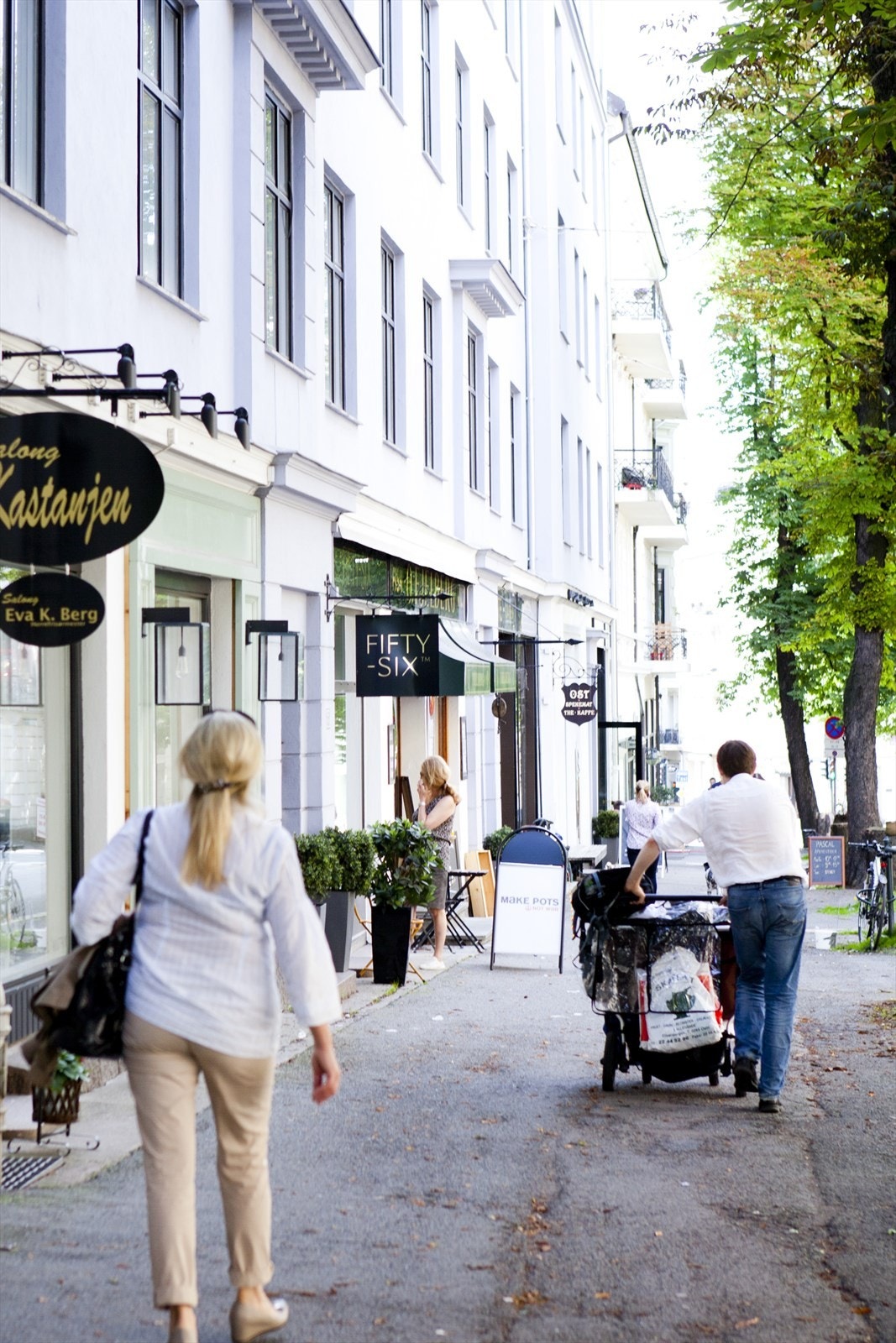 Rett ved ligger populære Bygdøy Allé med et rikt utvalg av nisjeforretninger. Galleribilde