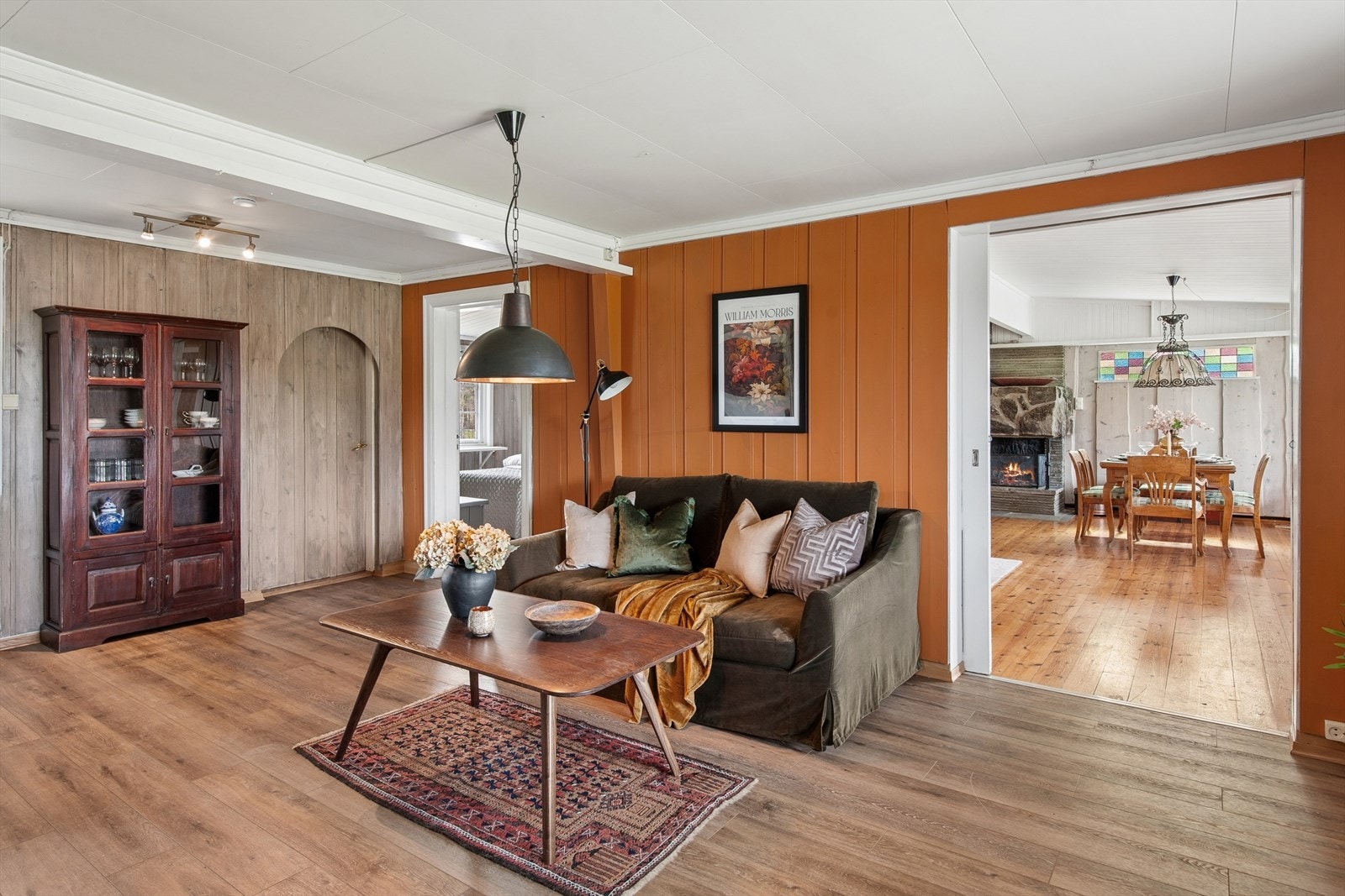 Stuens utforming gir en åpen forbindelse mellom de ulike sonene, samtidig som rommene beholder sin egenart. Galleribilde