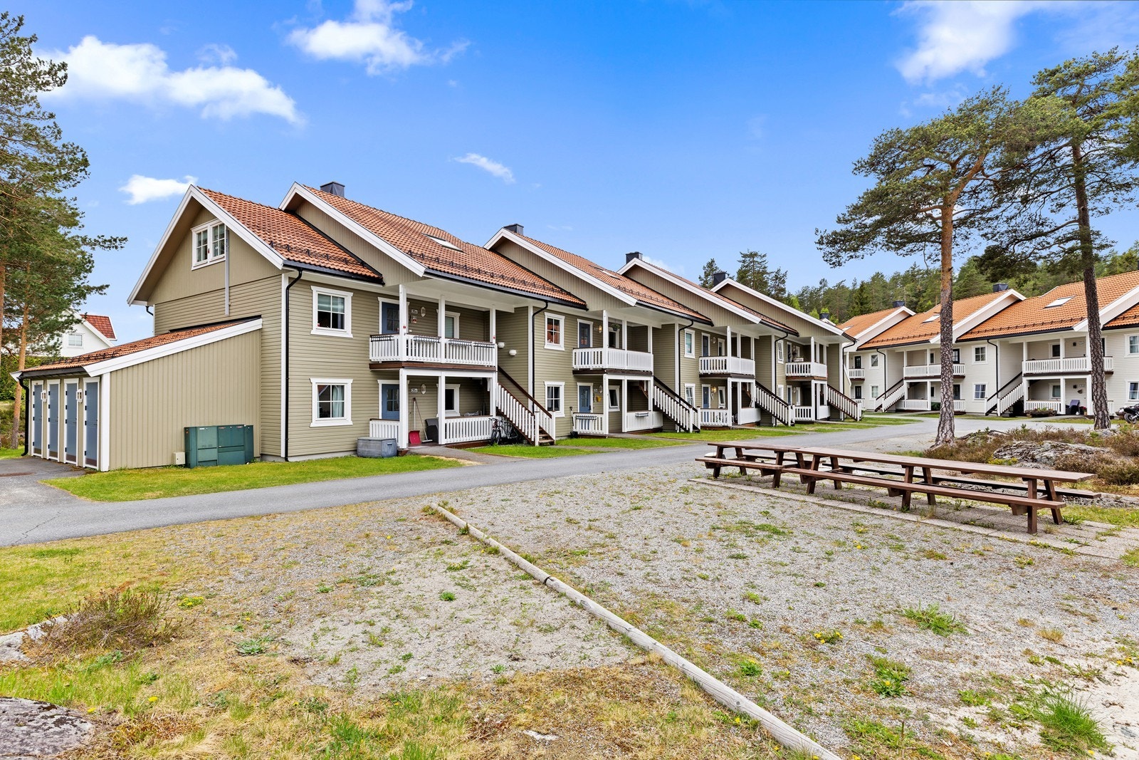 Sameiet består av 26 seksjoner og har fellesarealer som blir vedlikeholdt av beboerne. Galleribilde