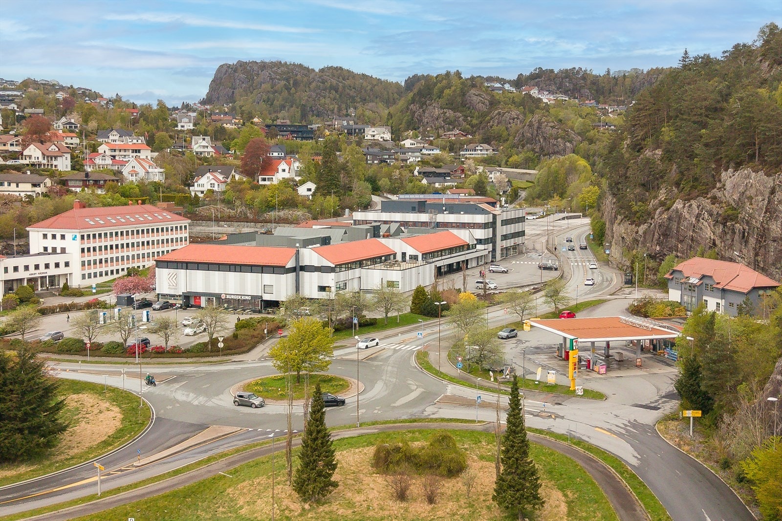 Kort vei til servicetilbud som Rema 1000 og Strusshamn Senter. Galleribilde