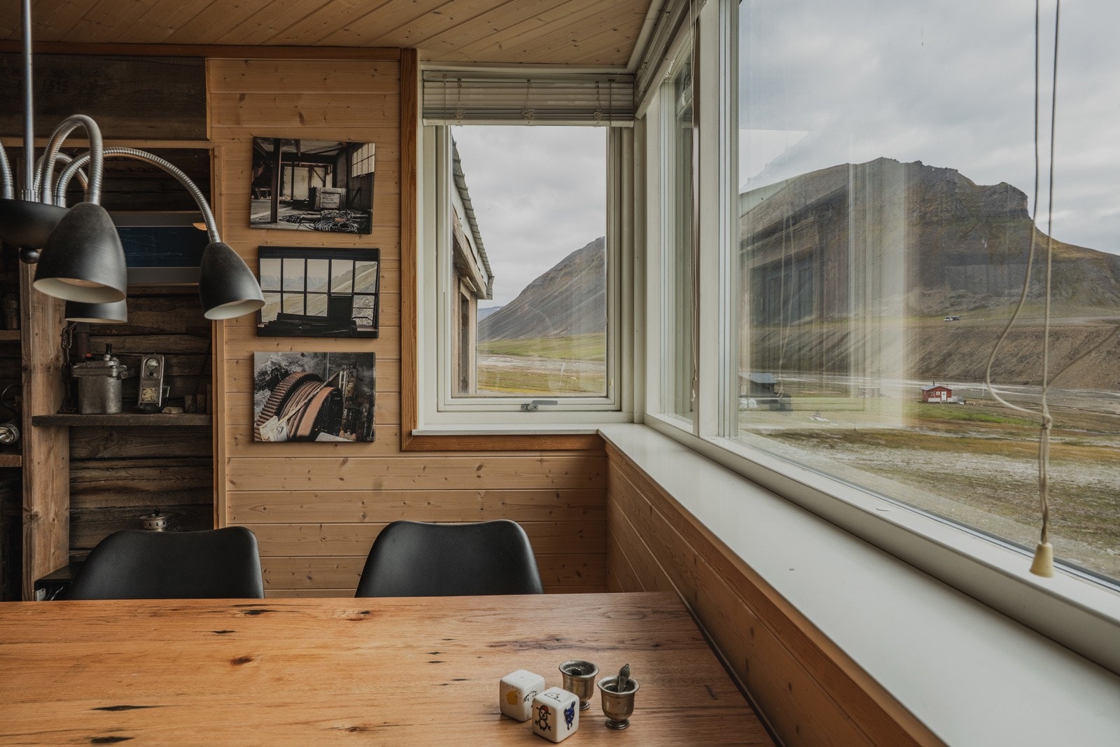 Utsikten er ivaretatt med store vindusflater i utsiktsretning Galleribilde
