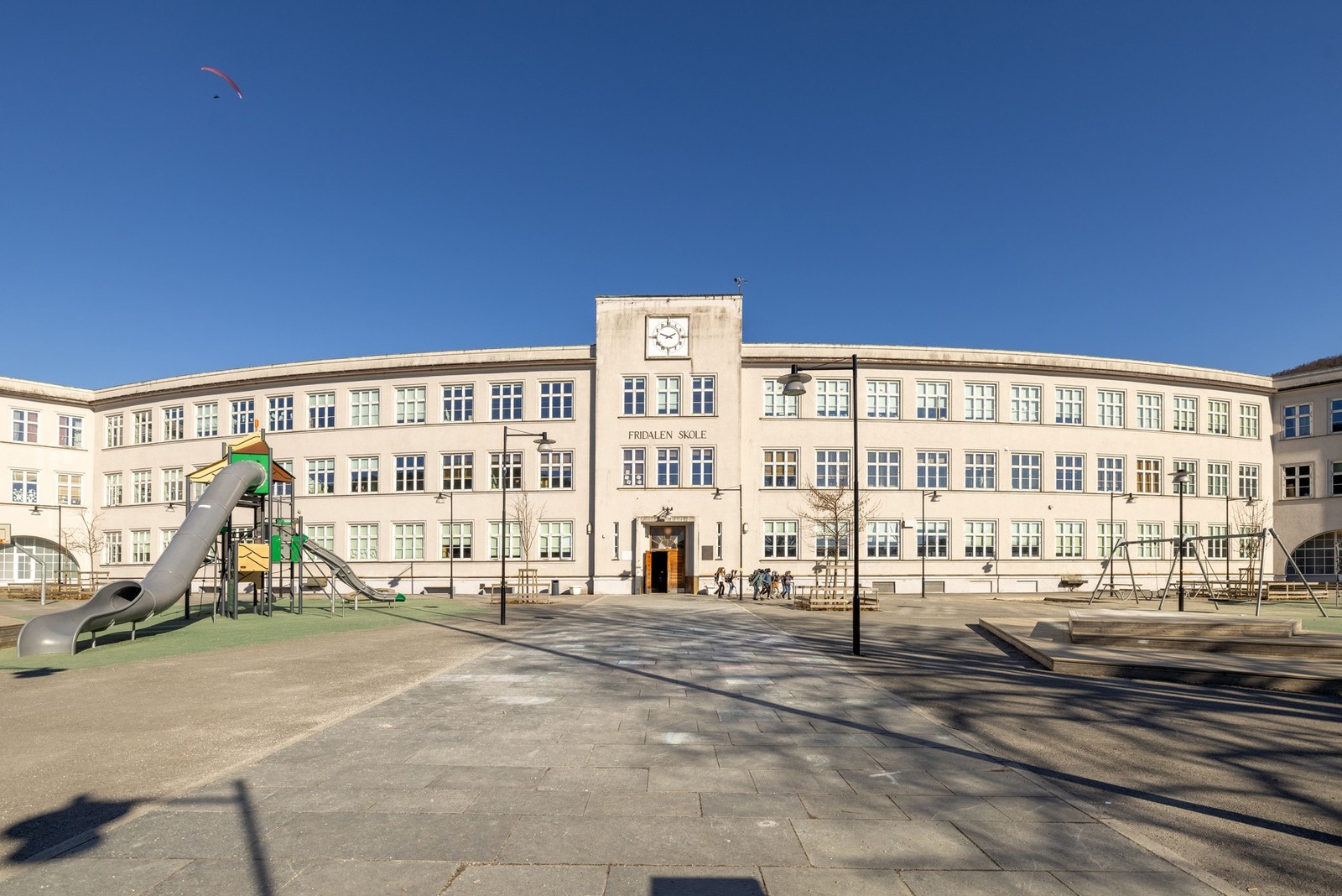 Det er kun 10 minutters gange til Fridalen skole. Galleribilde