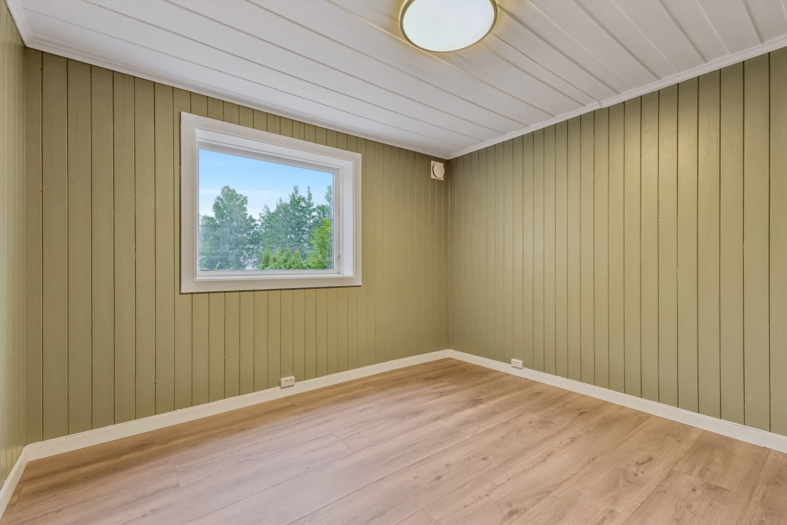 De øvrige soverommene er noe mindre, men har fleksible bruksmuligheter som barnerom, gjesterom, kontor eller hobbyrom. Galleribilde