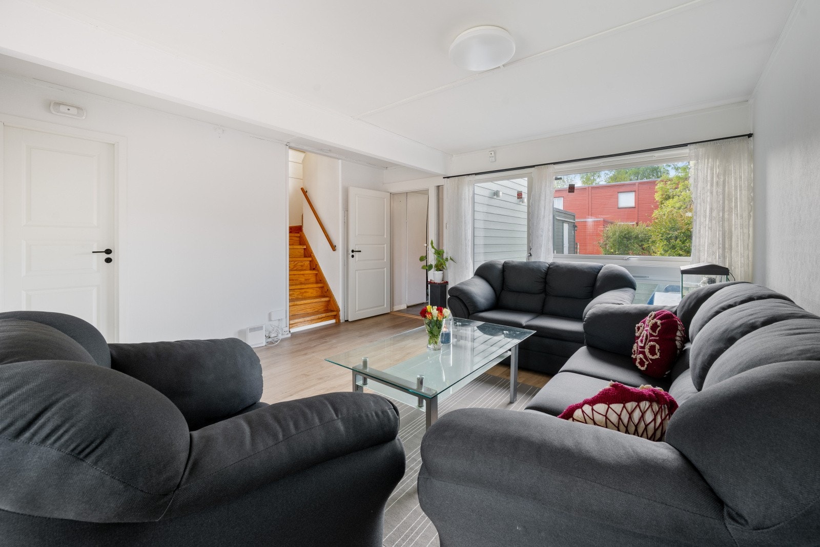 Stue med god plass til sofa og annet ønsket inventar. Galleribilde