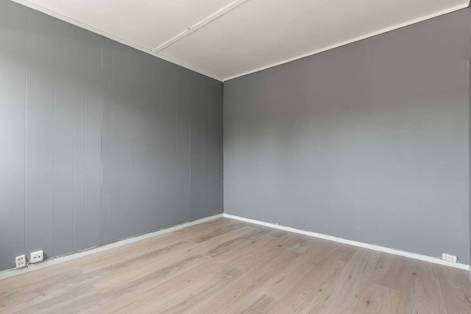 Soverom med nye gulv. Galleribilde