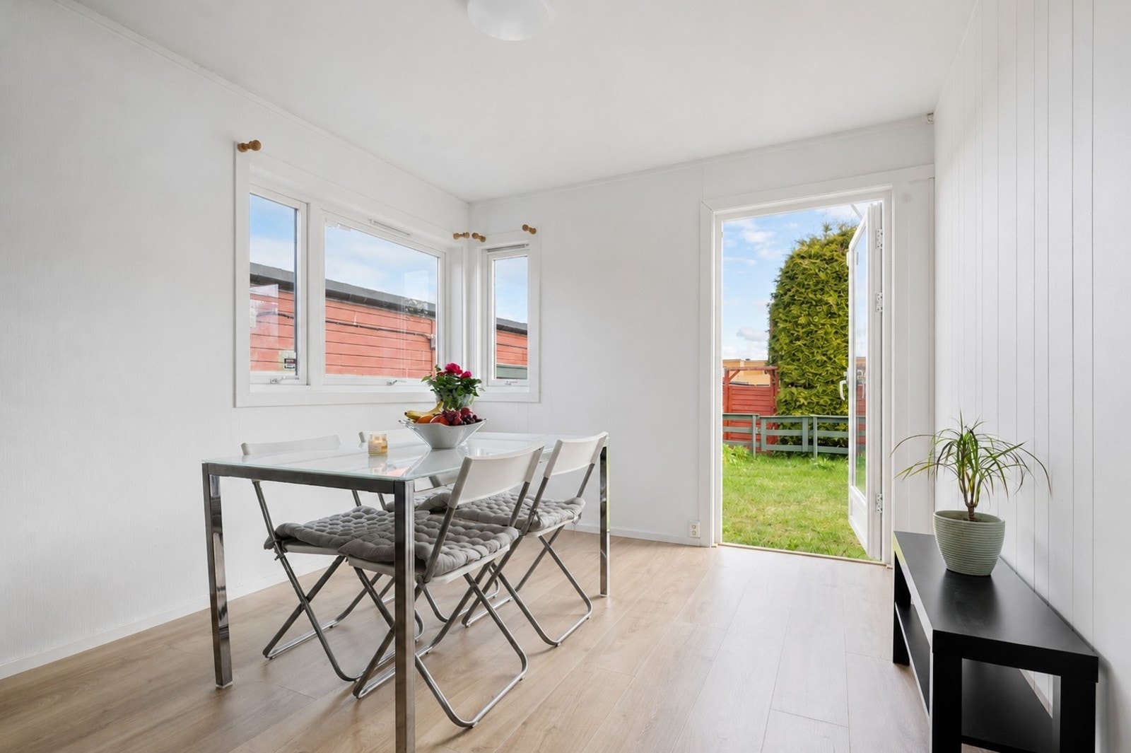Her er det direkte utgang til hagen. Galleribilde