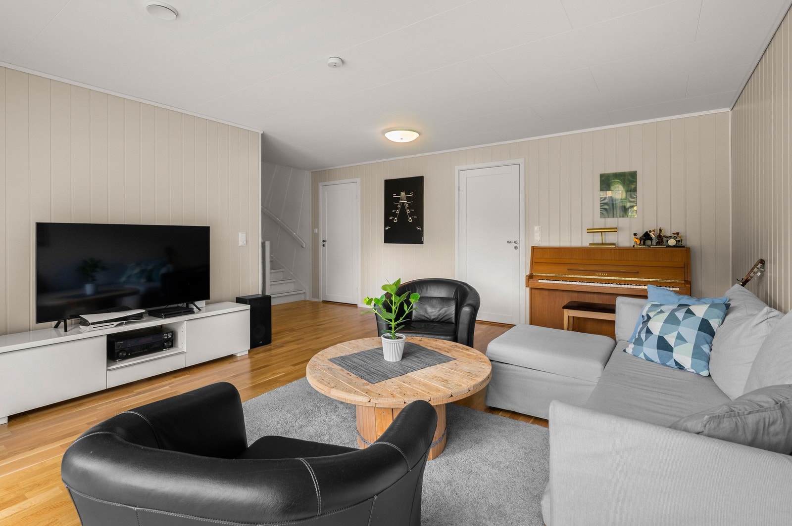 Varmepumpe og varmekabler varmer opp etasjen. Galleribilde