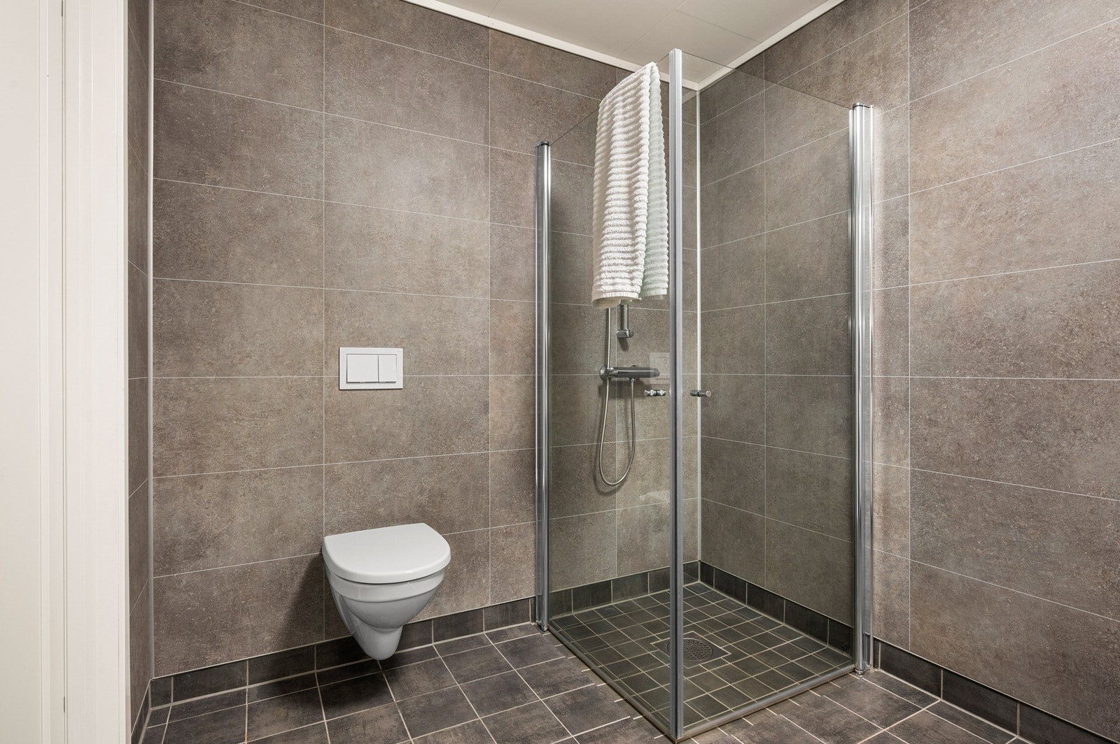 Praktisk dusjsone også på dette badet. Galleribilde