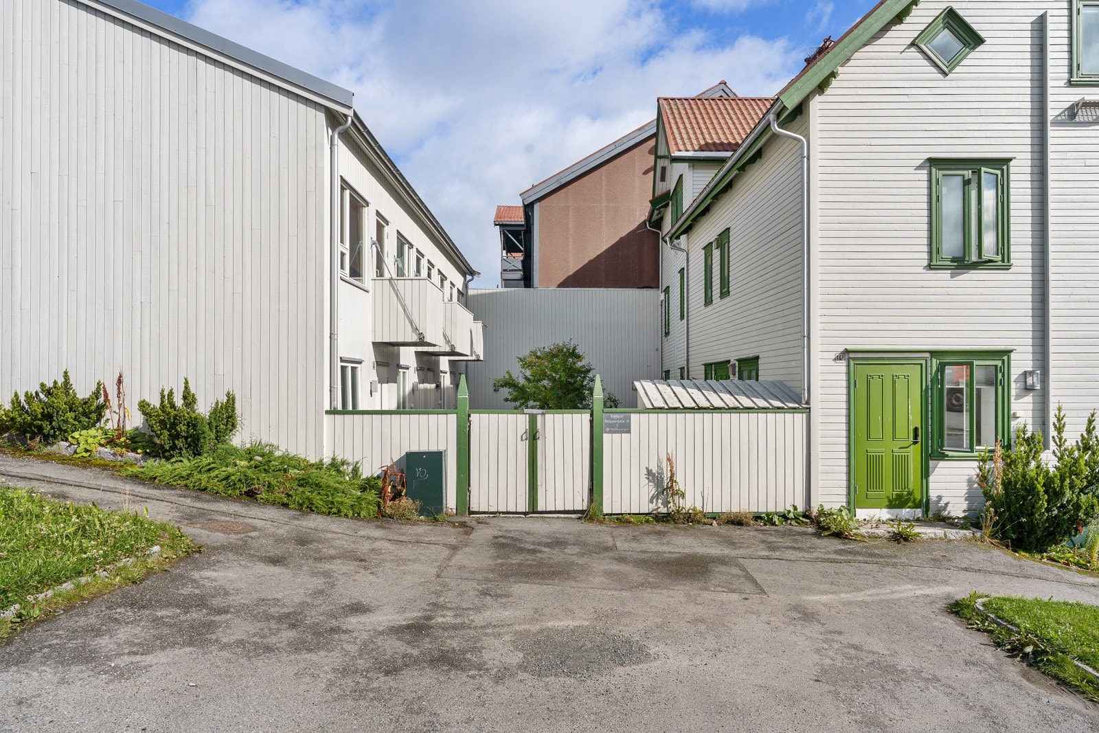 Sportsbod av god størrelse følger også leiligheten.