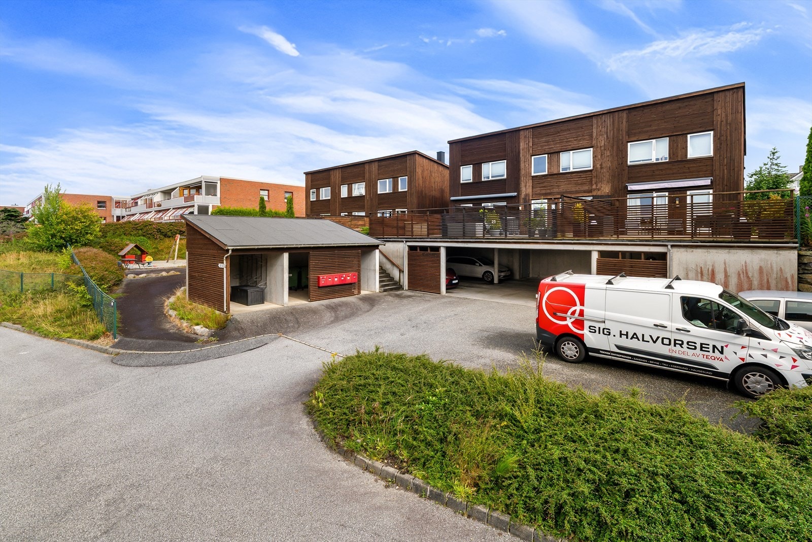 Parkering i carport Galleribilde