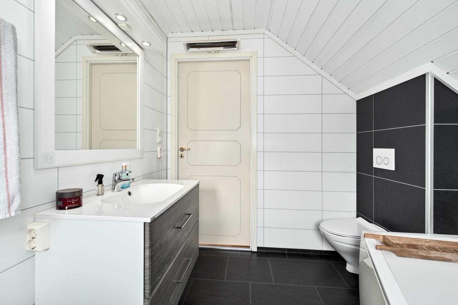 Badet i loftsetasjen. Galleribilde