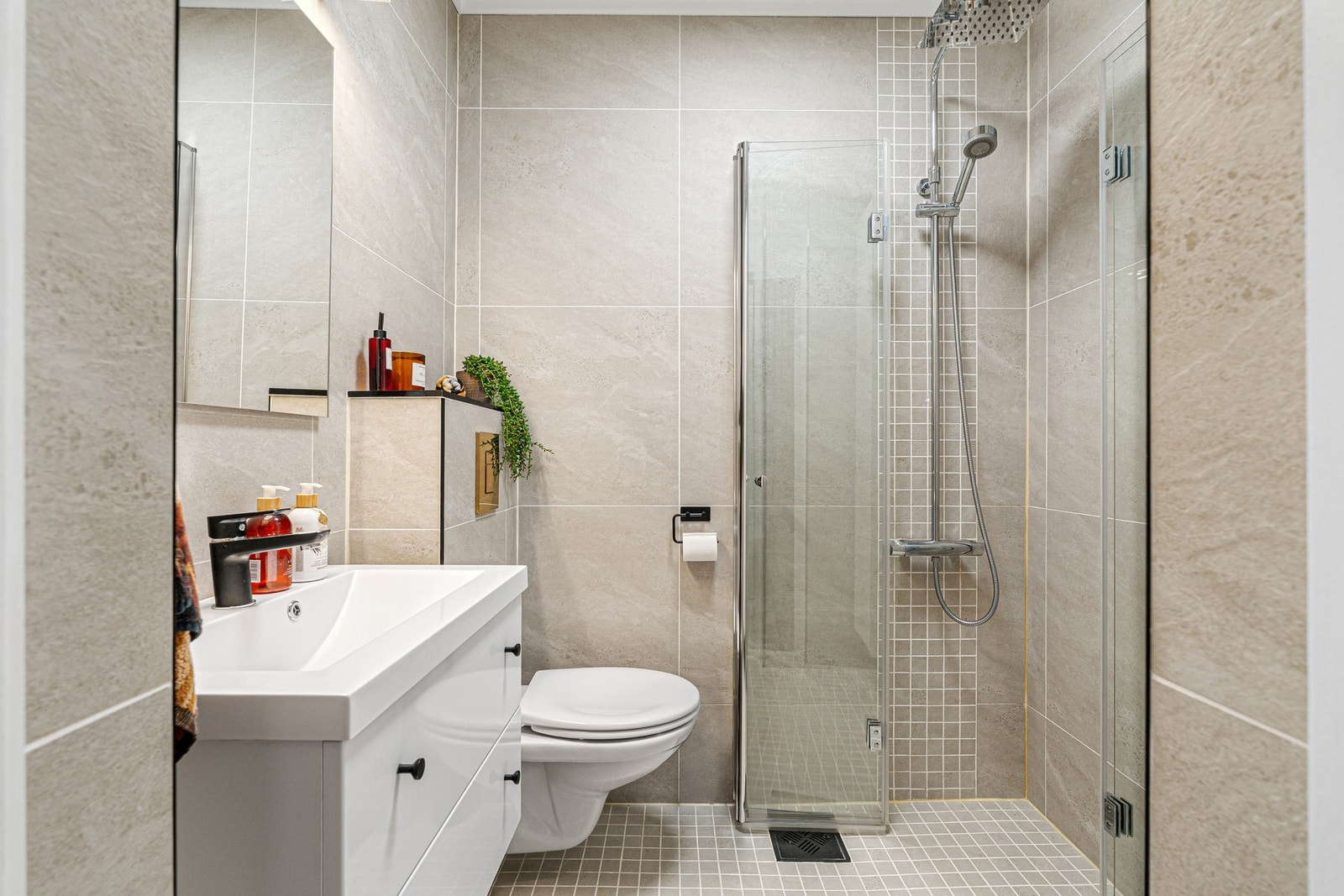 Badet har elektriske varmekabler for økt komfort. Galleribilde