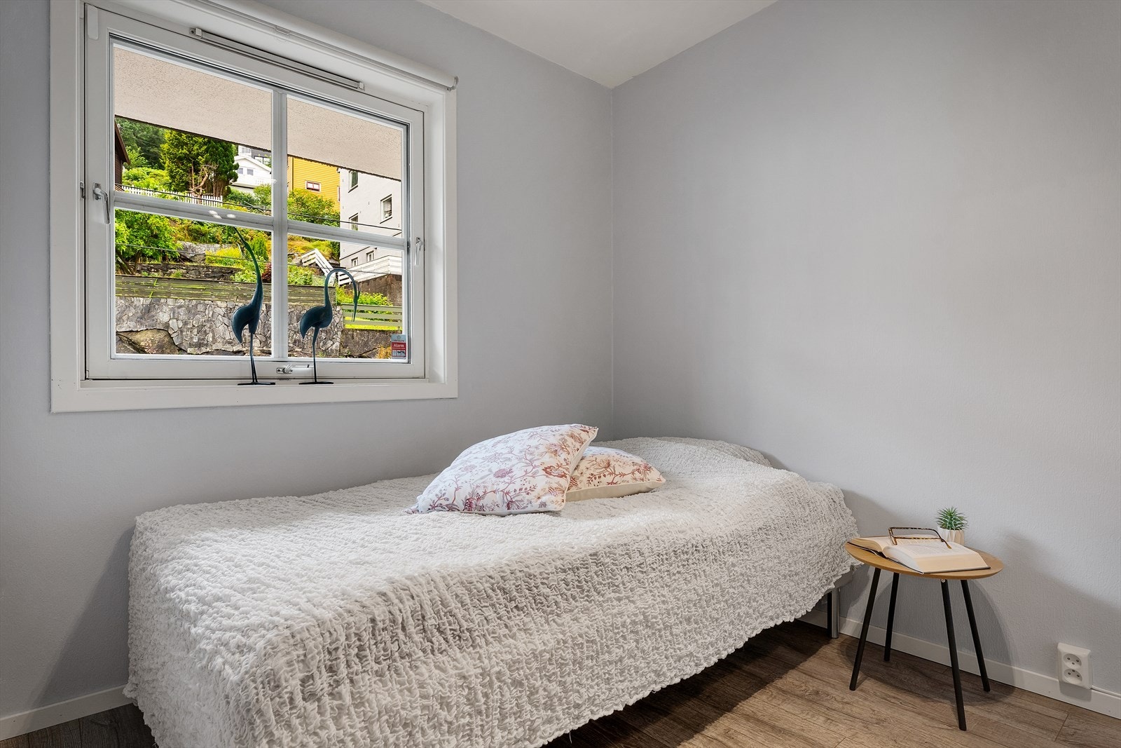 Det andre soverommet passer godt som barnerom, gjesterom eller kontor. Galleribilde