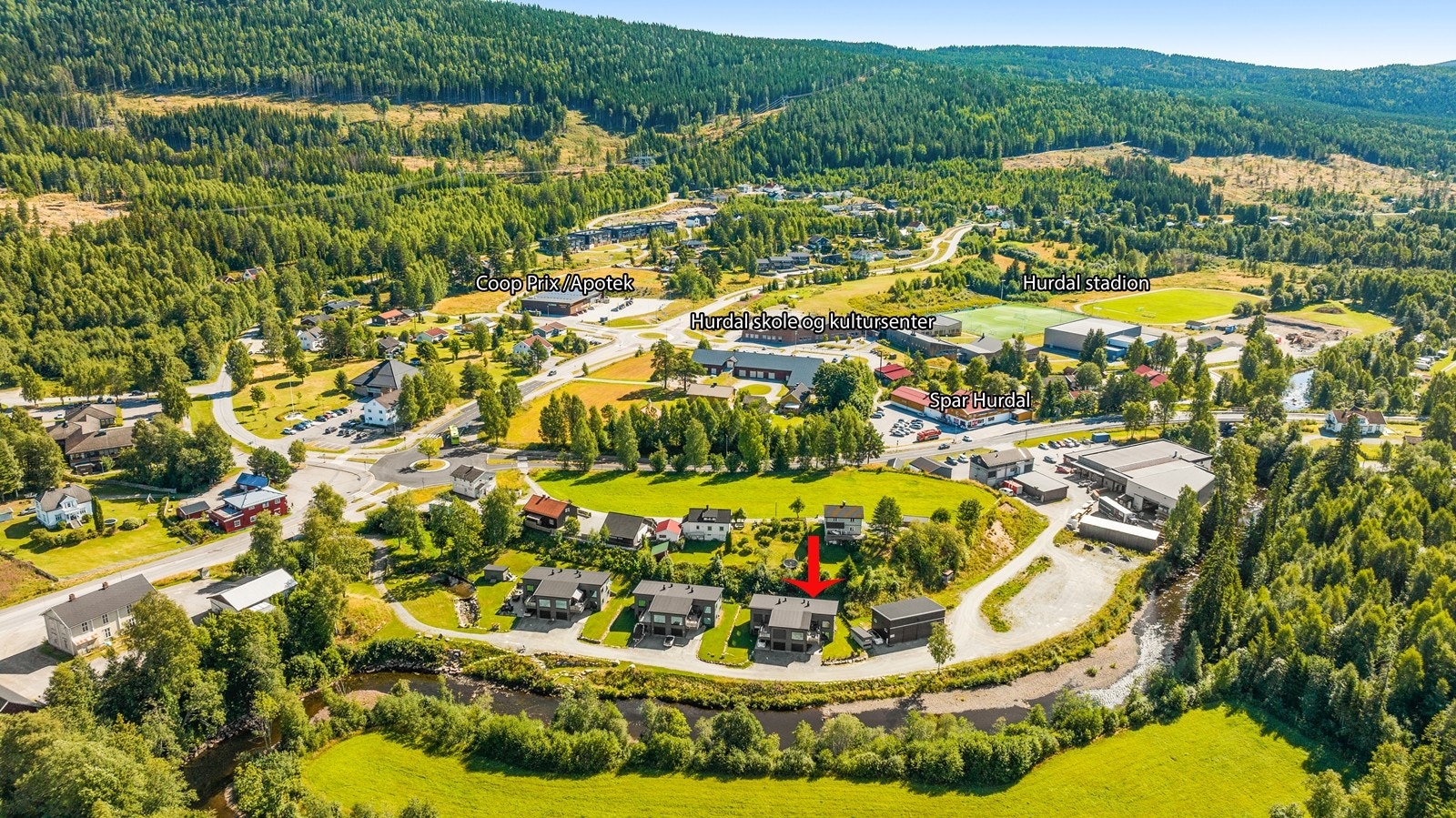 Sentral beliggenhet med gangavstand til skole, butikker og idrettsanlegg i Hurdal. Galleribilde