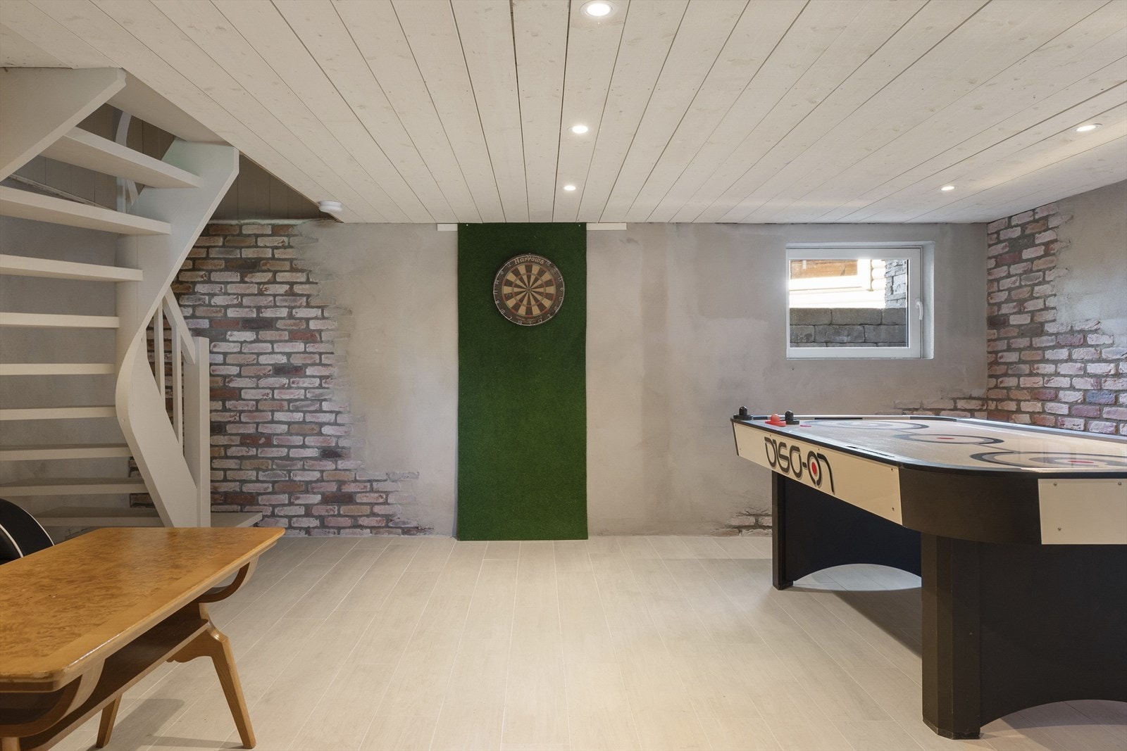 Flott kjellerstue med god boltreplass og fine bruksmuligheter. Galleribilde