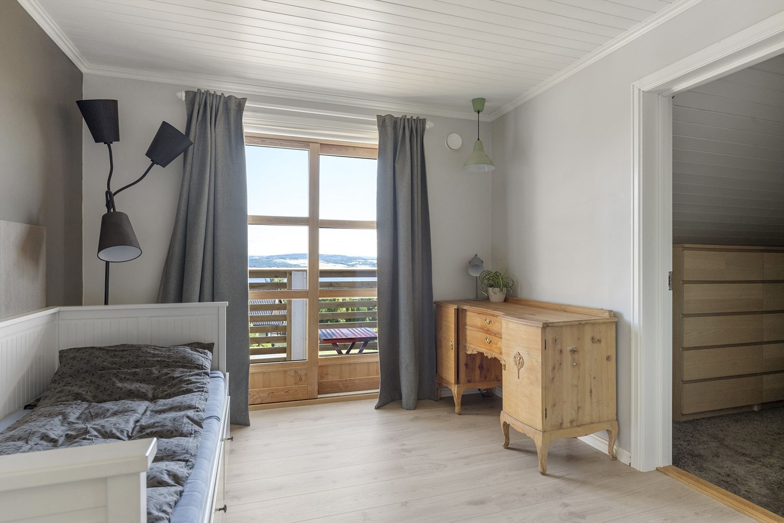 Adkomst til eget walk-in closet. Galleribilde