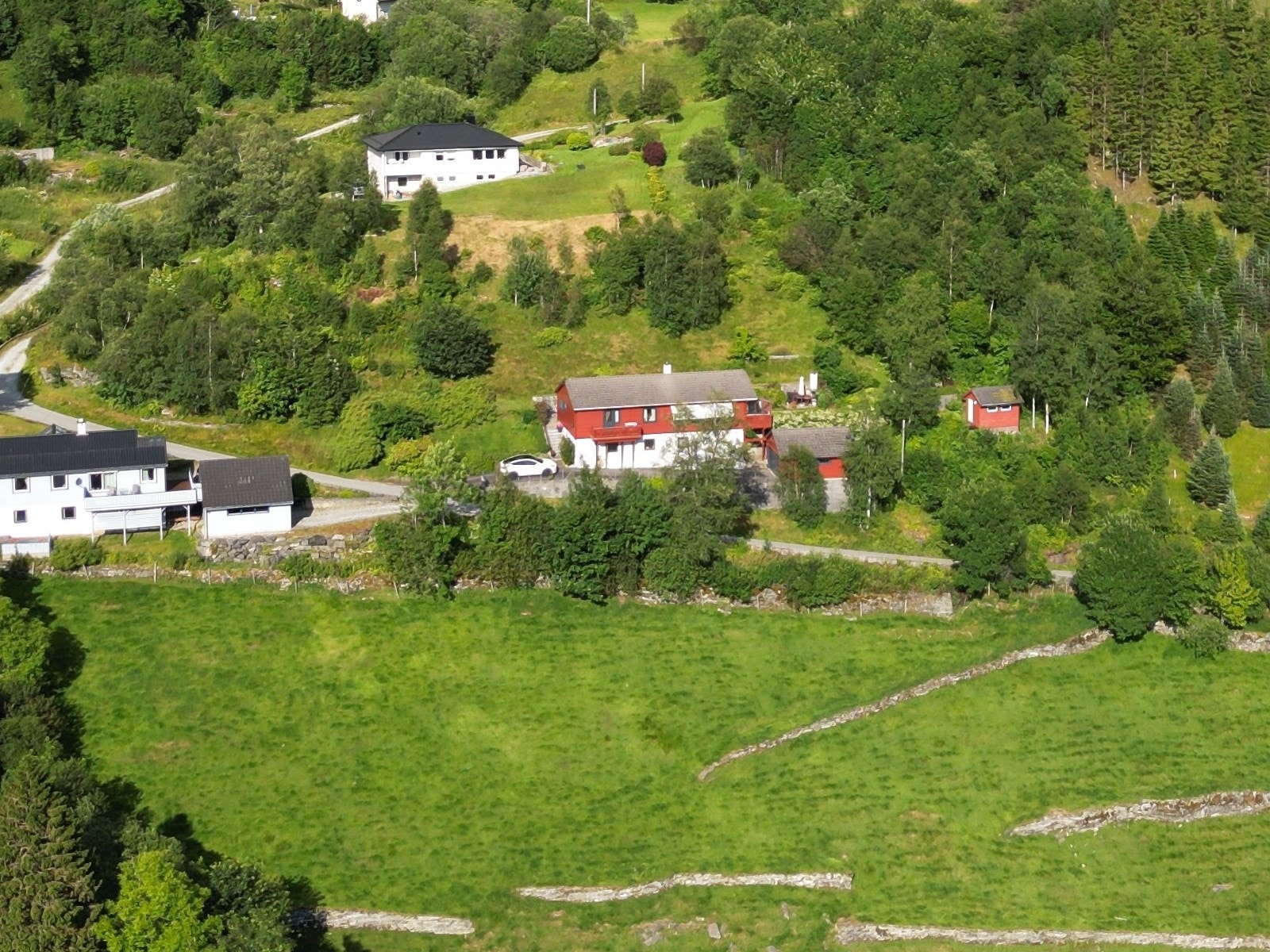 Velkommen til Askeland 49 - Flott enebolig i landlige og rolige omgivelser - Mye sol og fin utsikt Galleribilde