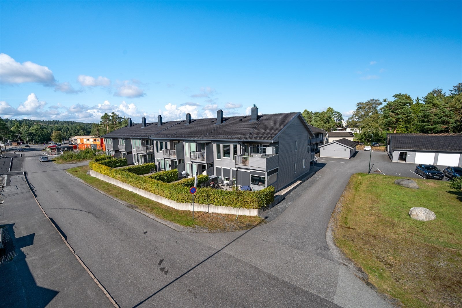 Sameiet består av 20 boligseksjoner og har velholdte fellesarealer. Galleribilde