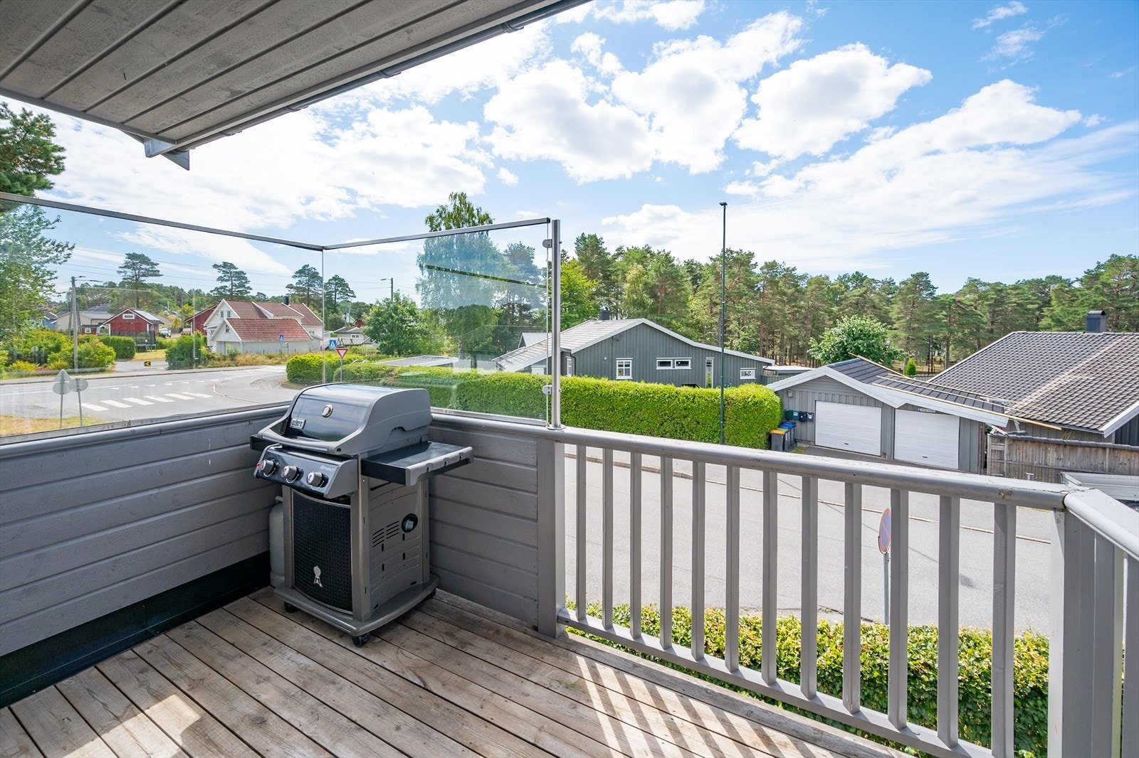 Her er det god plass til utemøbler og grill. Galleribilde