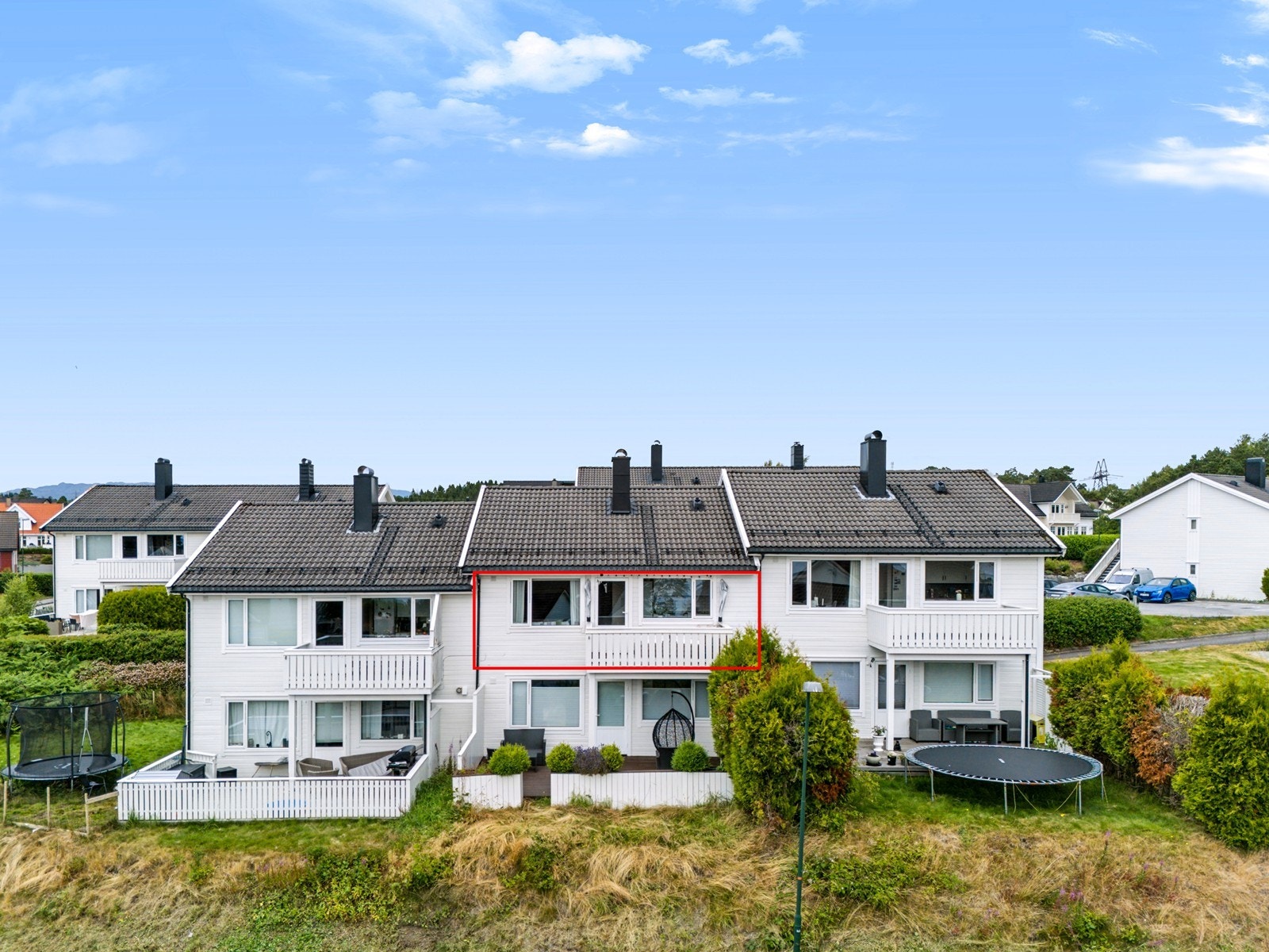 Leiligheten er beliggende i 2. etasje i fremste rekke med fin utsikt og gode solforhold. Galleribilde