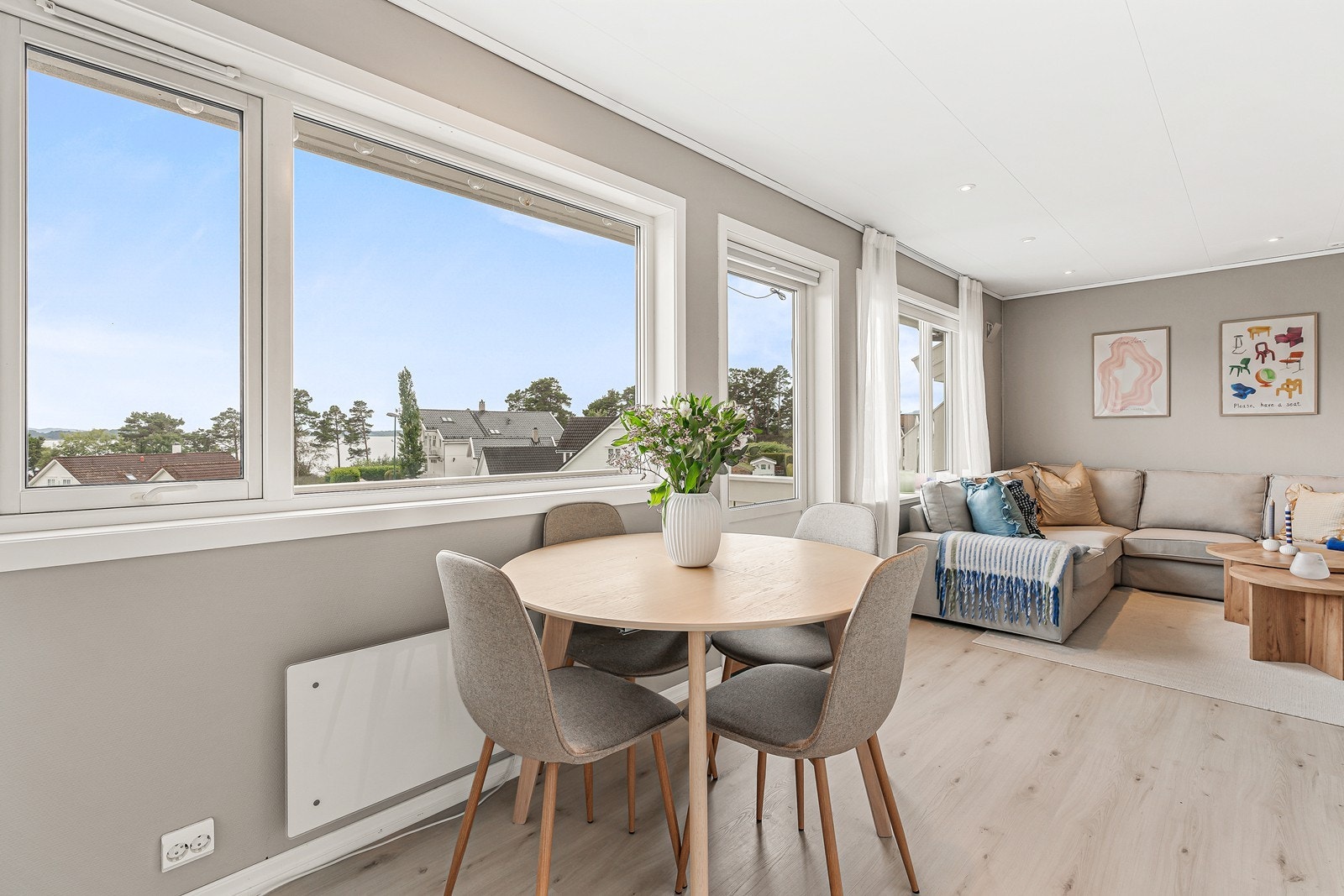 Ved kjøkken er det plass til spisebord. Galleribilde