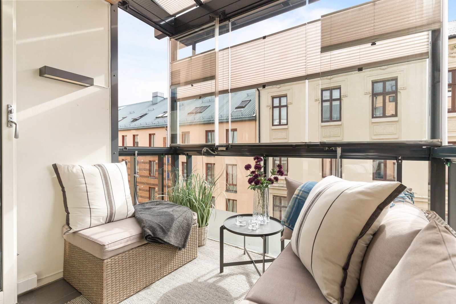 Balkongen vender mot sydvest og har derfor svært gode solforhold. Galleribilde
