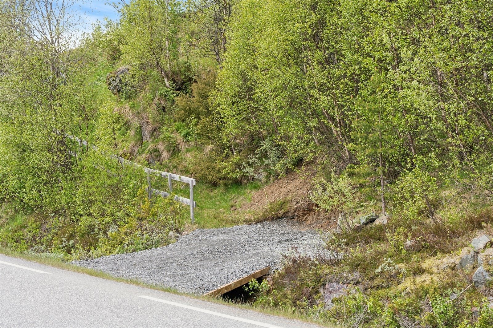 Kjekk plass for av og pålessing rett ved trapp opp til hytte. Galleribilde