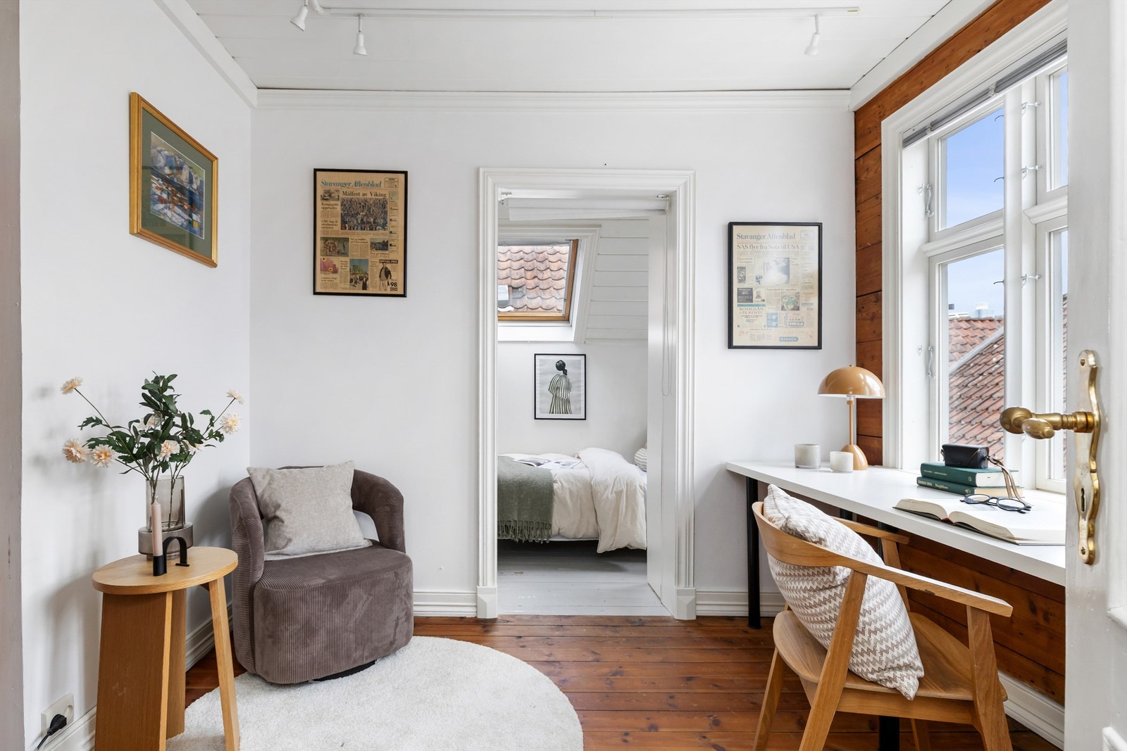 Det andre soverommet er lyst, med takvindu. Galleribilde