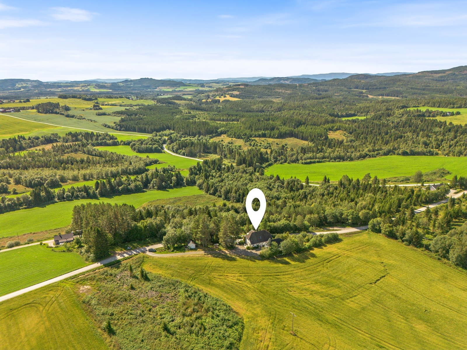 Landlig beliggenhet med mye boltreplass, fredelige omgivelser og nærhet til naturen. Galleribilde
