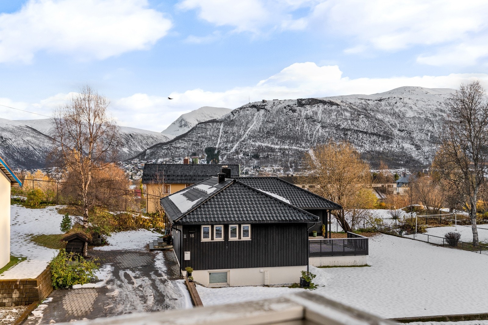 Utsikt mot Fløya og Fjellheisen.