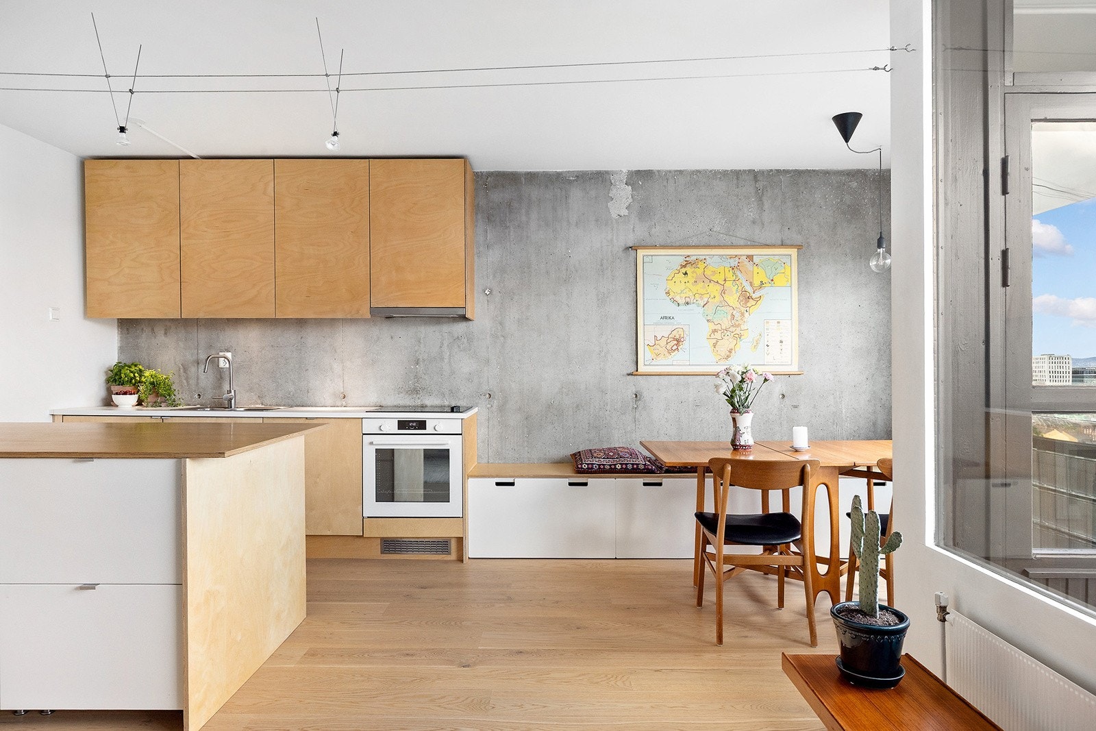 God plass til stort spisebord. Galleribilde
