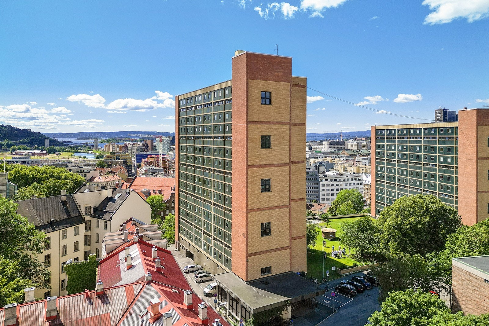 Fasade. Mange arkitekter velger seg til de ikoniske Enerhaugblokkene, kjent for sin gode bokvalitet. Galleribilde