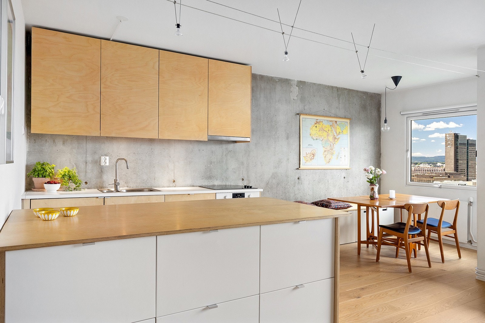Integrert stekeovn/platetopp/oppvaskmaskin/kjøleskap medfølger. Galleribilde